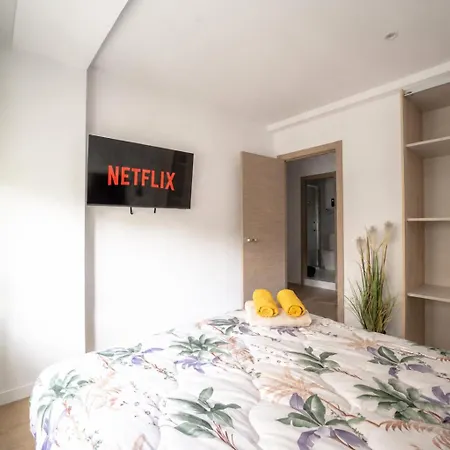 Lujo Proyector, Parking, Maquina Arcade Y Netflix *